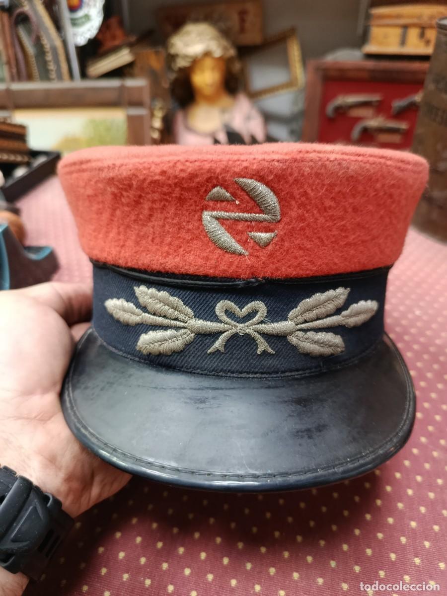Militaria: Gorra de Jefe de estaci&oacute;n de Renfe antigua