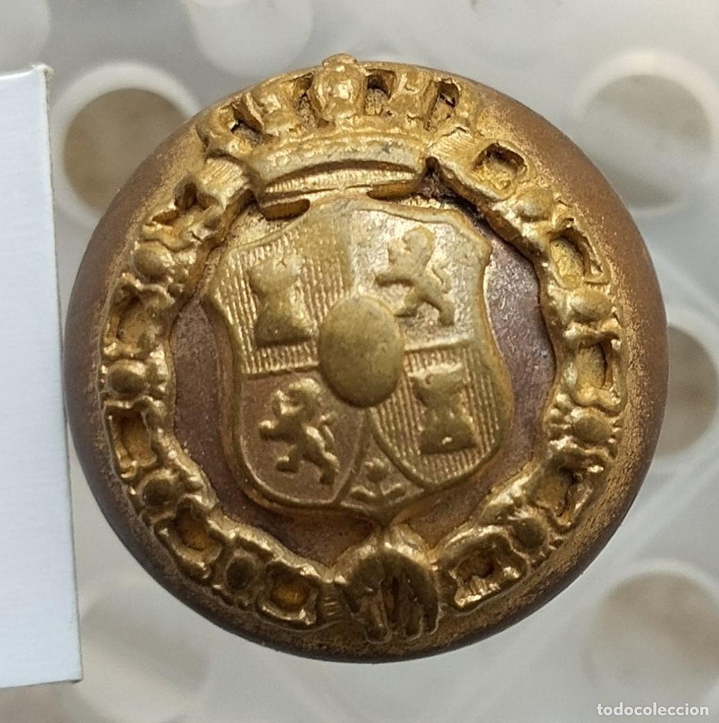 Militaria: boton escudo Espa&ntilde;a sin flores lis