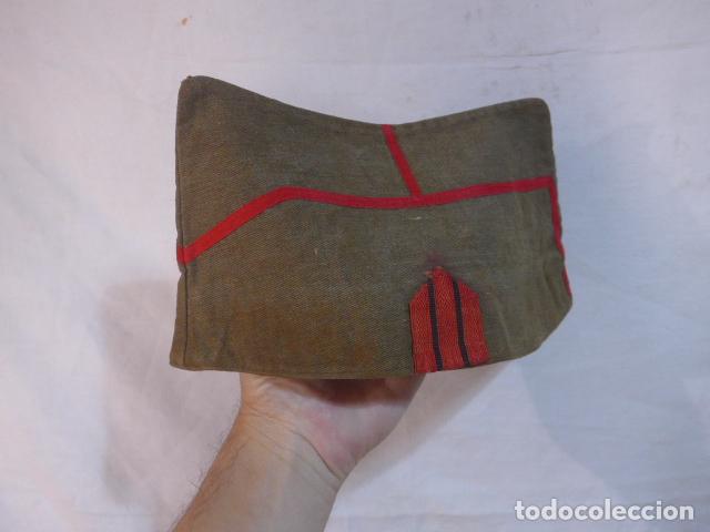 Militaria: Antiguo gorrillo original de guerra civil, con su galon.