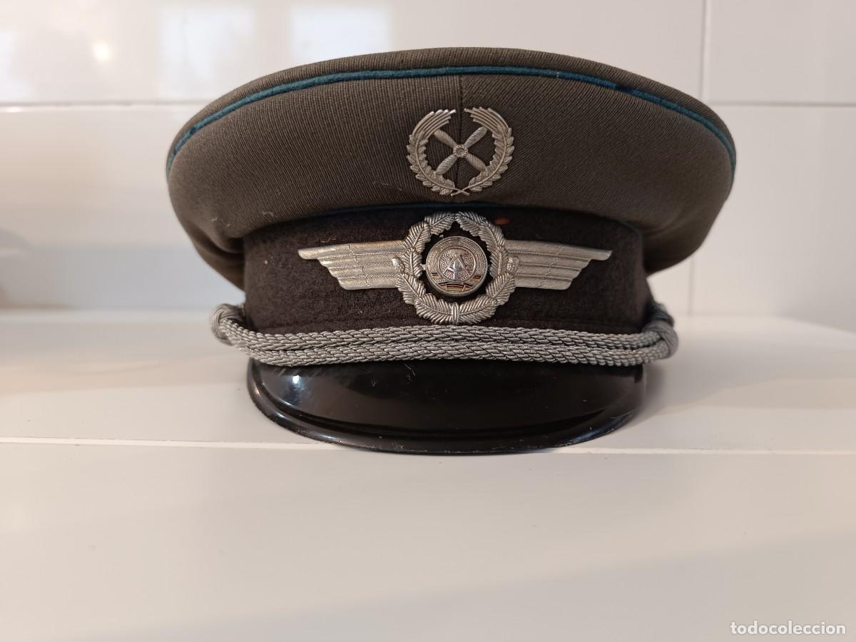 Militaria: Gorra del plato Oficial Fuerza A&eacute;rea RDA