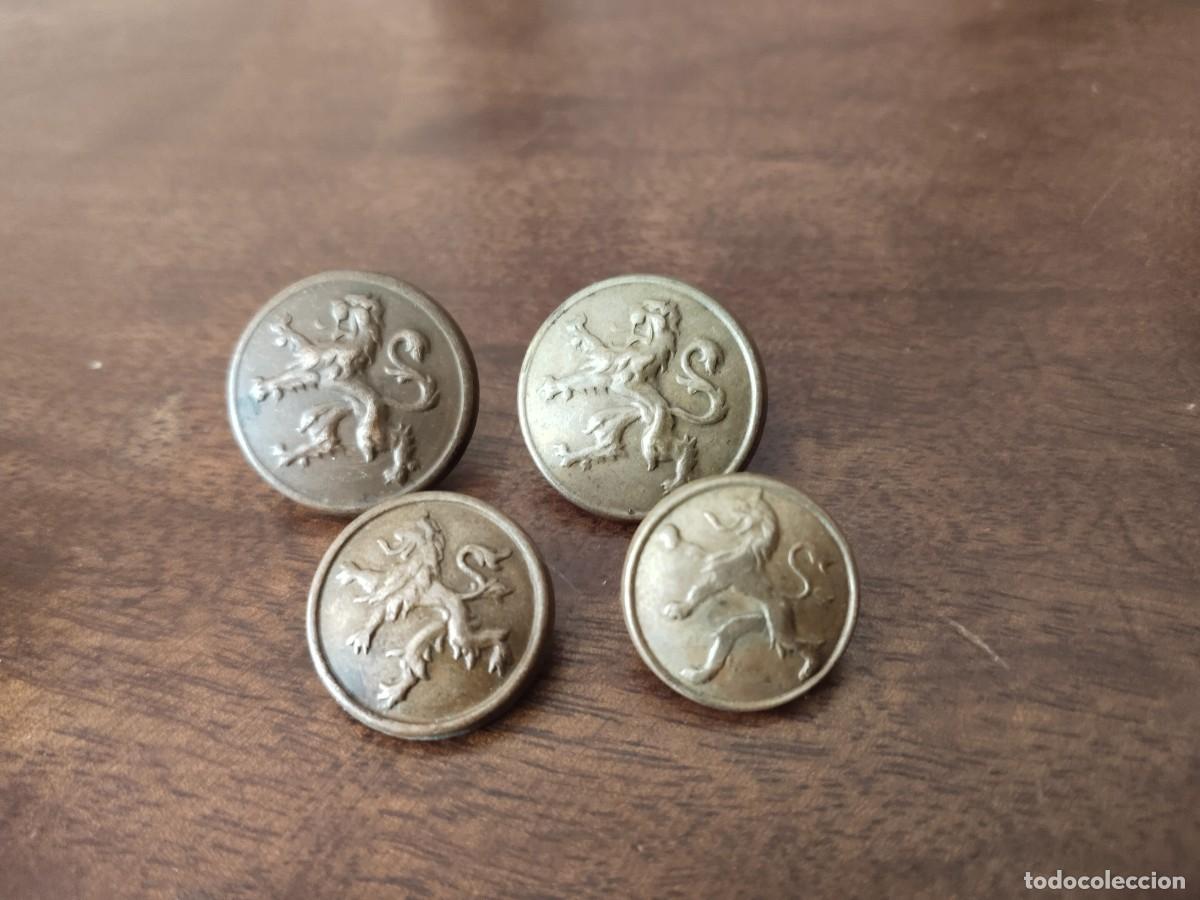 Militaria: 4 botones B&eacute;lgica. Distintos tama&ntilde;os. Antiguos.Ver.