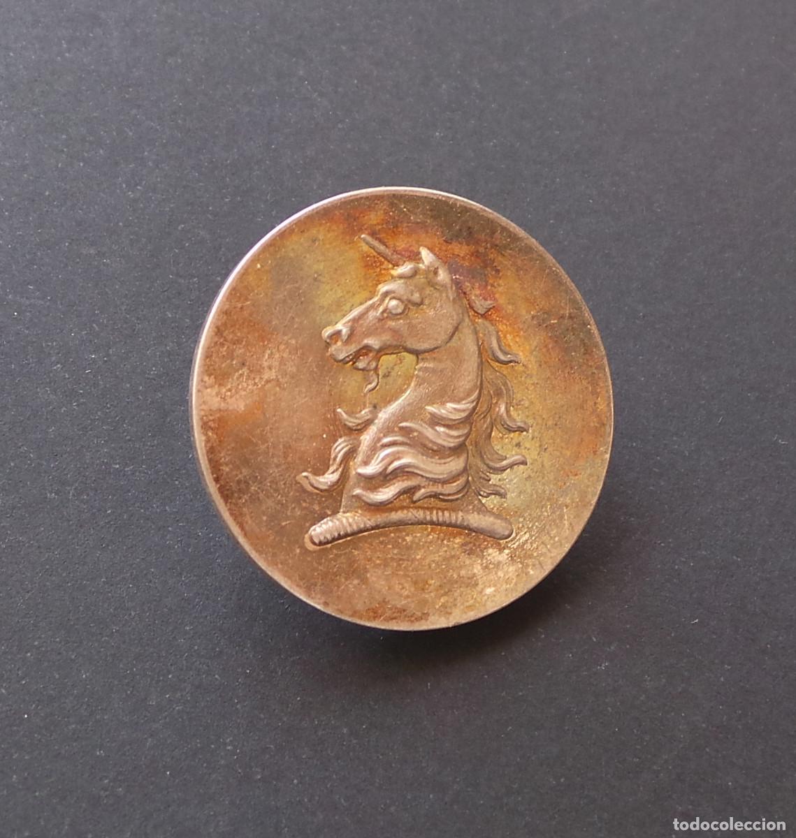 Militaria: BOT&Oacute;N NOBLEZA. CABEZA DE UNICORNIO. 4,2 CM DE DI&Aacute;METRO. APROX