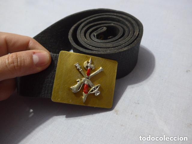 Militaria: Antigua hebilla artesanal de la Legion Espa&ntilde;ola, con su cinturon