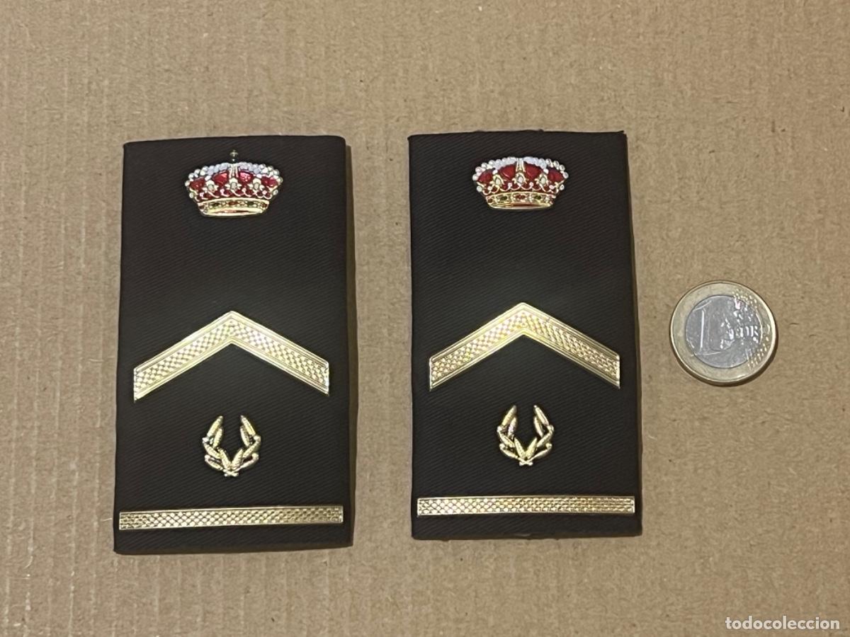 Militaria: Juego de 2 hombreras uniforme militar polic&iacute;a ???