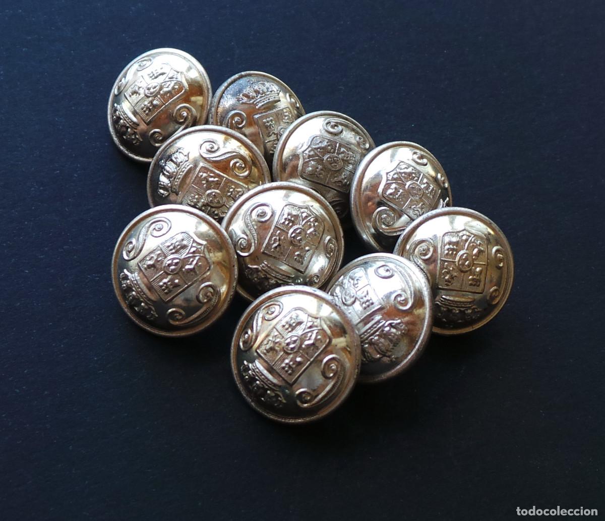 Militaria: LOTE DE BOTONES DEL CUERPO DE SEGURIDAD. ALFONSO XIII, 1,5 CM DE DI&Aacute;METRO. APROX.