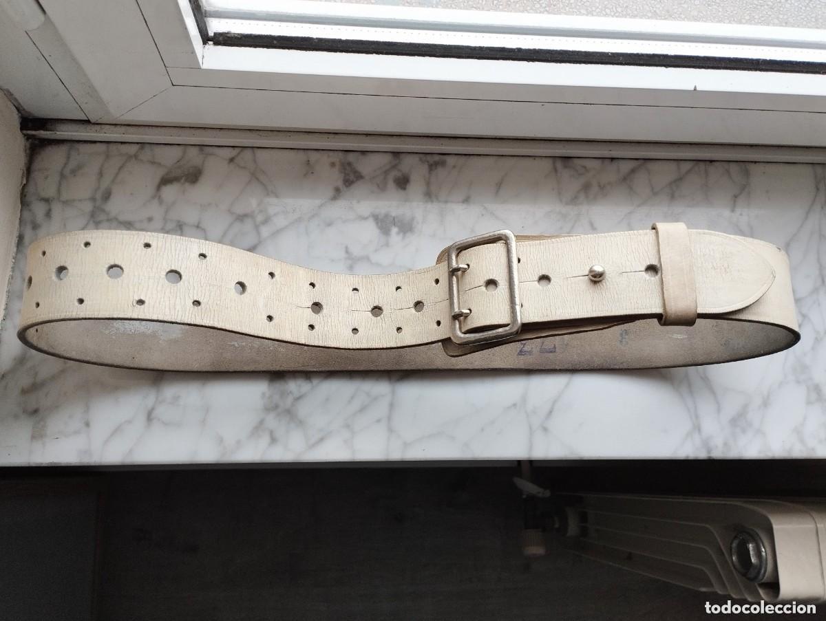 Militaria: Cintur&oacute;n Sam Browne blanco