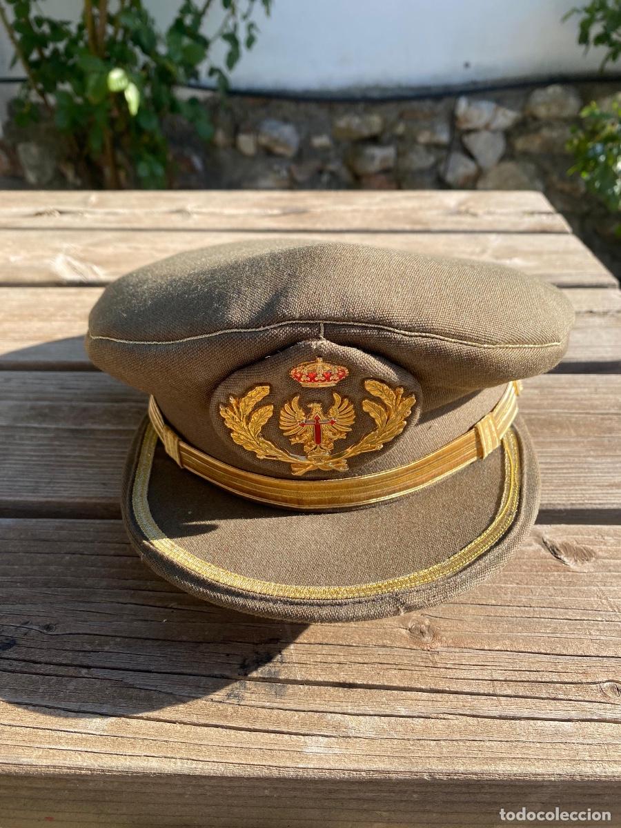 Militaria: Gorra de plato capit&aacute;n veterinario juan Carlos I militar t 58