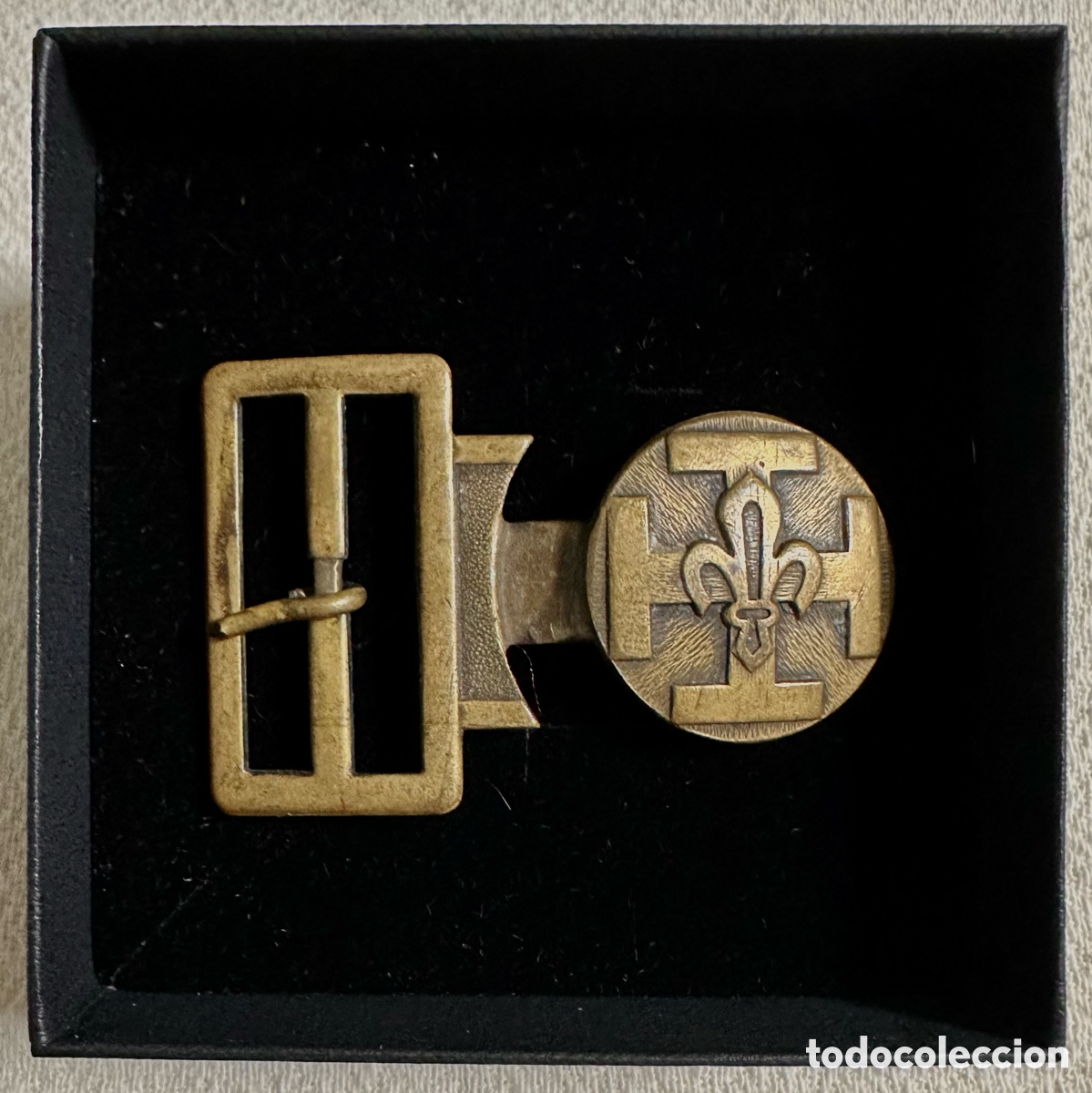 Militaria: Antigua hebilla de los Boy Scouts. Hecha en lo que parece bronce.