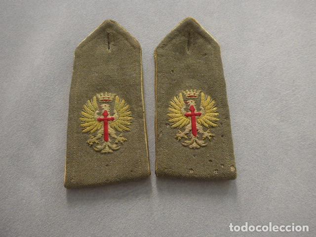 Militaria: Antigua pareja de hombreras bordadas de oficial espa&ntilde;ol franquista, original, epoca de Franco.