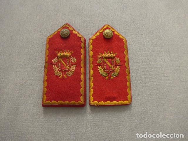 Militaria: Antigua pareja de hombreras originales de la escolta o guardia de Franco, Casa del generalisimo