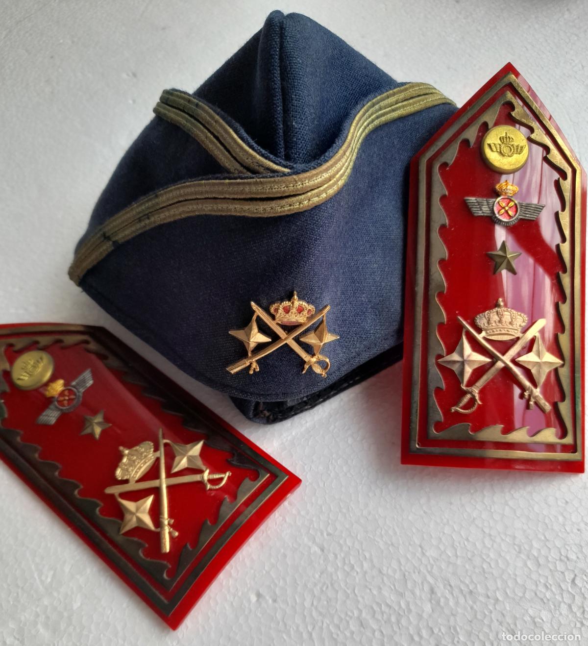 Militaria: Ej&eacute;rcito del Aire. Aviaci&oacute;n. Gorrillo y palas de general de divisi&oacute;n. A&ntilde;os 90.