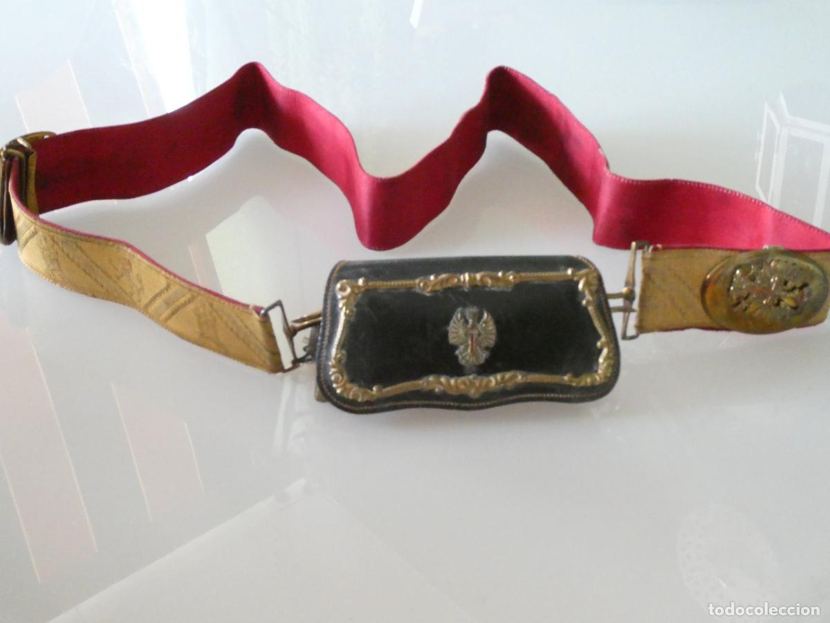Militaria: ANTIGUO CORREAJE MILITAR. A&Ntilde;OS 50 60. EJ&Eacute;RCITO ESPA&Ntilde;OL. CARTUCHER&Iacute;N Y BANDOLERA. 400 GR