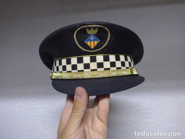 Militaria: Antigua gorra de plato de oficial de la policia local de Calafell, Catalunya. Original.