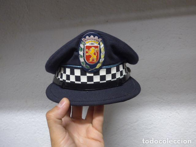 Militaria: pol Antigua gorra de plato de la policia local de Zaragoza. Original.