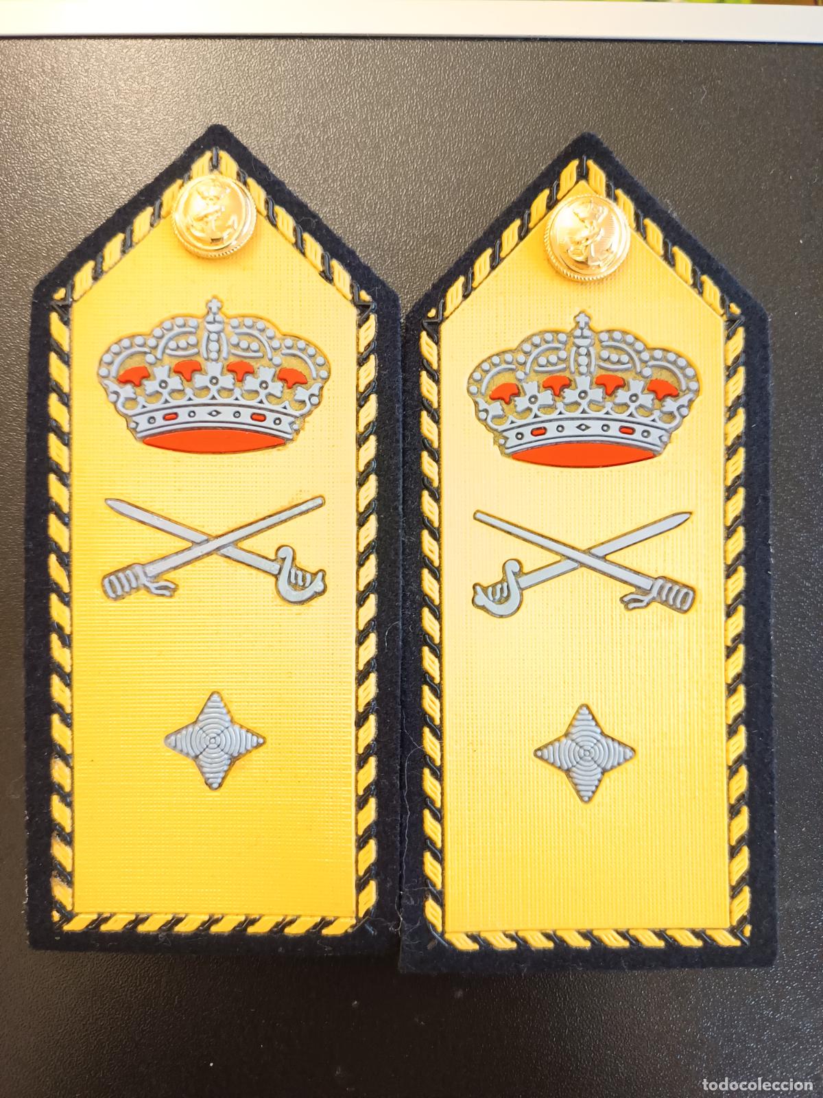 Militaria: PAREJA DE HOMBRERAS ARMADA ESPA&Ntilde;OLA MARINA DE GUERRA, DE CONTRALMIRANTE