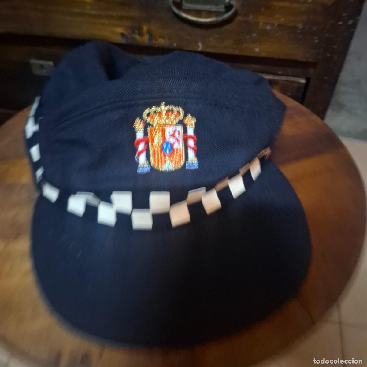 Militaria: Gorra de faena de policia local.version antigua, escudo bordado. Nueva