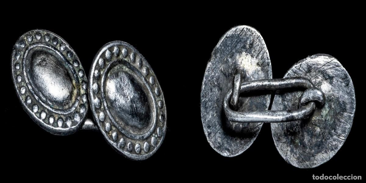Militaria: Civilian Silver Button XIX century, 16+16 mm / 4.80 gr.