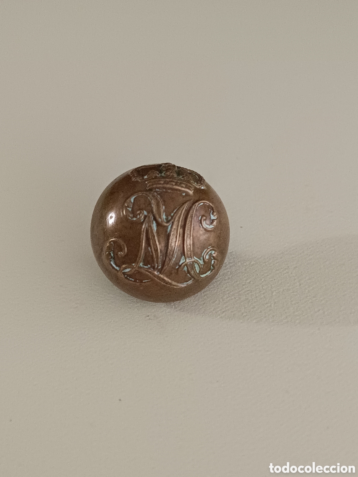 Militaria: BOTON MILITAR H&Uacute;SARES DE MAR&Iacute;A CRISTINA CORONA REAL MADRID, ZARCA. 2,1 cm 5 gr