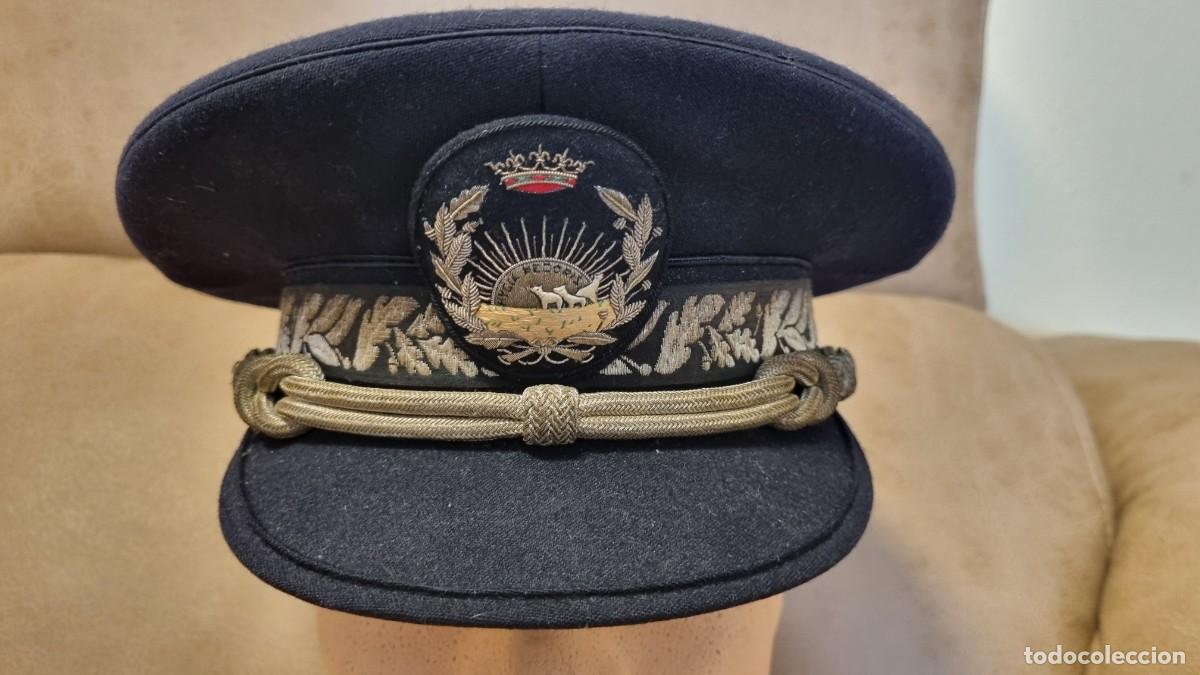 Militaria: Gorra de plato de Veterinarios