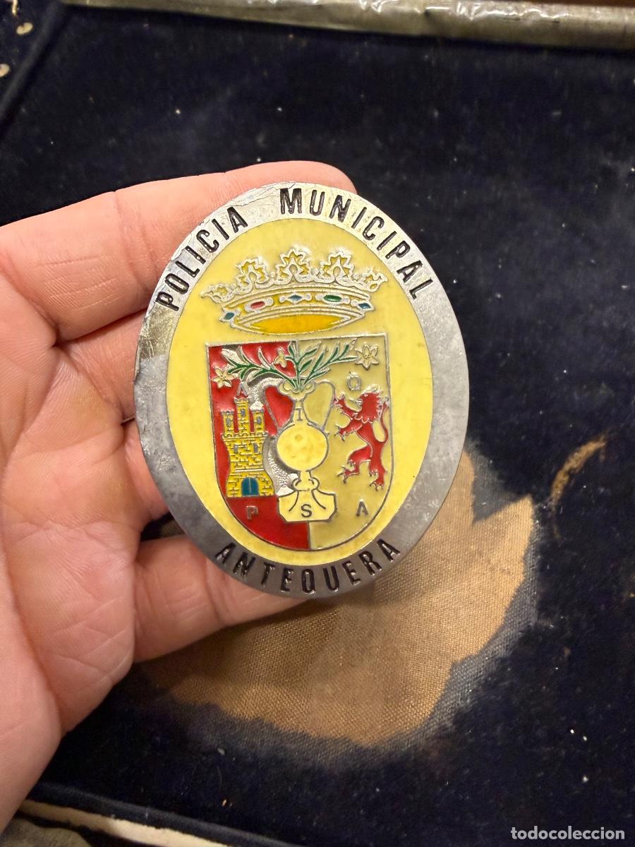 Militaria: Antigua placa polic&iacute;a municipal de Antequera