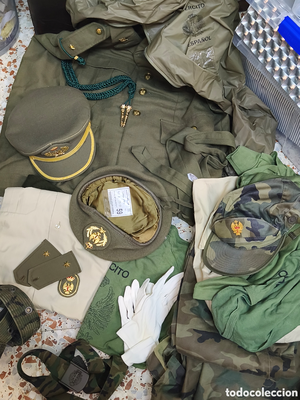 Militaria: Lote gorras, ropa , complementos, Ejercito espa&ntilde;ol