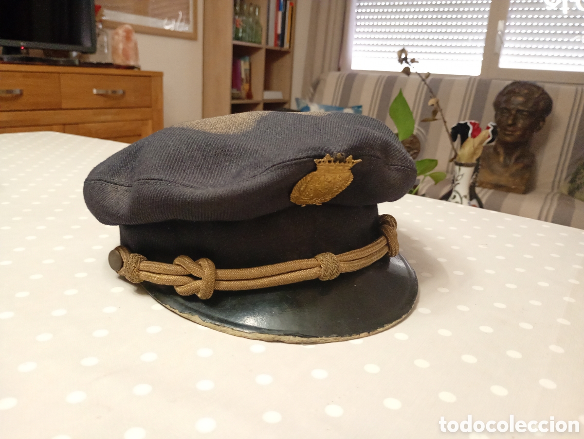 Militaria: Gorra de plato o visera con ant&iacute;guo escudo Diputaci&oacute;n de Lleida. a&ntilde;os 50-60