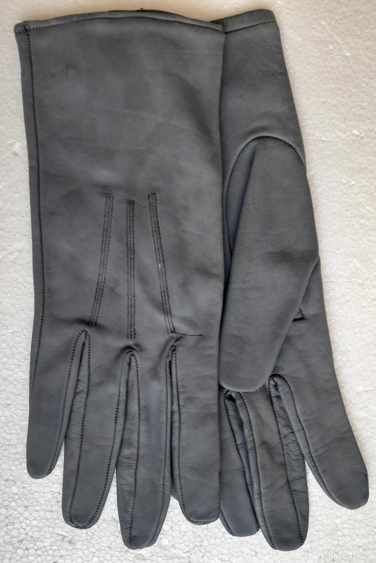 Militaria: Ejercito del Aire. Guantes del uniforme de diario. Marca Segarra.