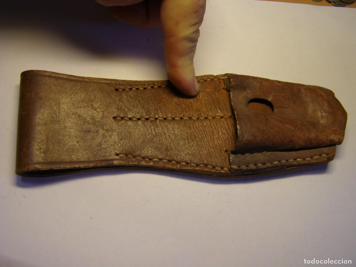 Militaria: Antiguo tahal&iacute; para bayoneta de Mauser, modelo de la Guerra Civil Espa&ntilde;ola.