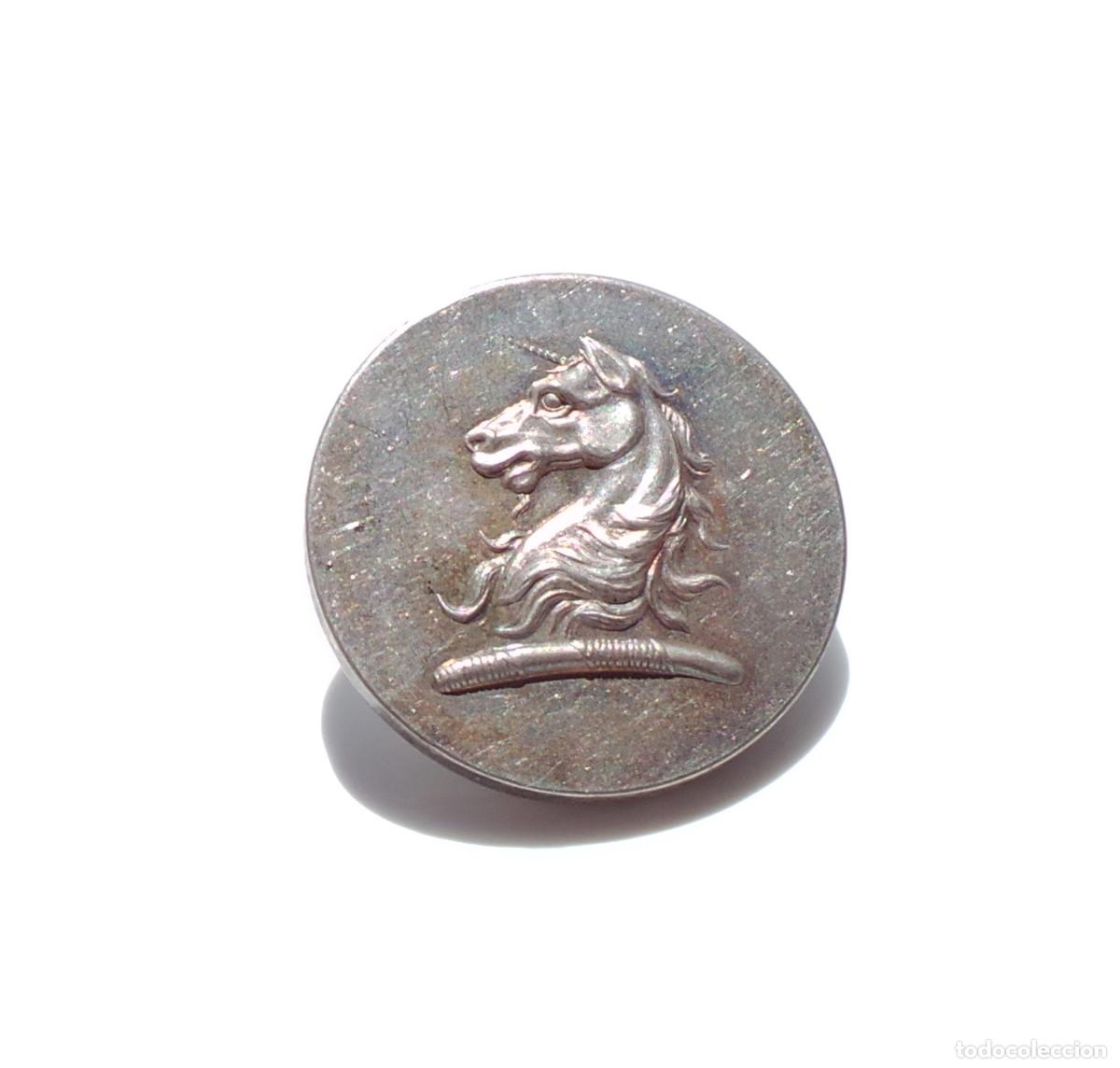 Militaria: BOT&Oacute;N NOBLEZA. CABEZA DE UNICORNIO. 2,7 CM DE DI&Aacute;METRO. APROX