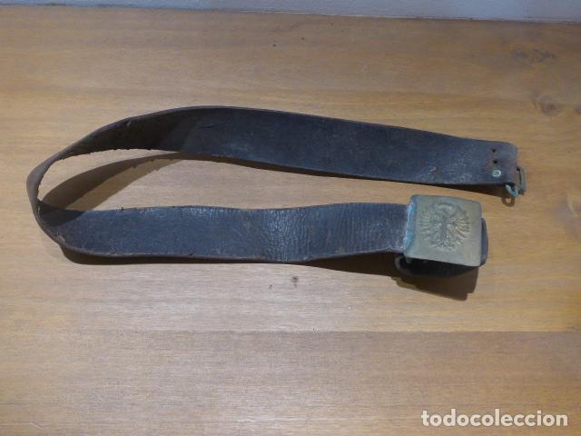 Militaria: Antiguo cinturon con su hebilla original del ejercito franquista, epoca Franco