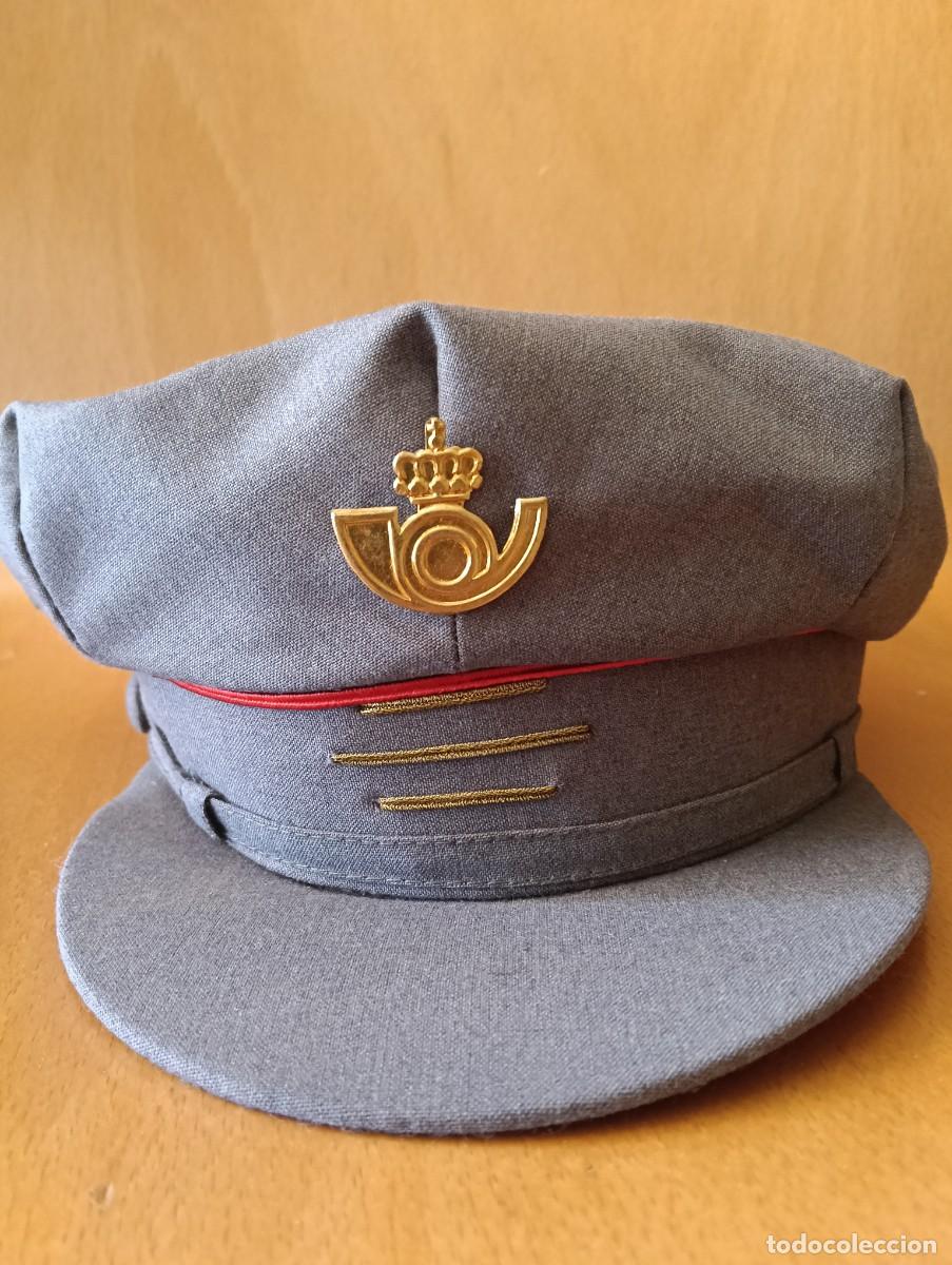 Militaria: GORRA GRIS DE CARTERO CON INSIGNIA MET&Aacute;LICA DE CORREOS (ESPA&Ntilde;A A&Ntilde;OS 70)