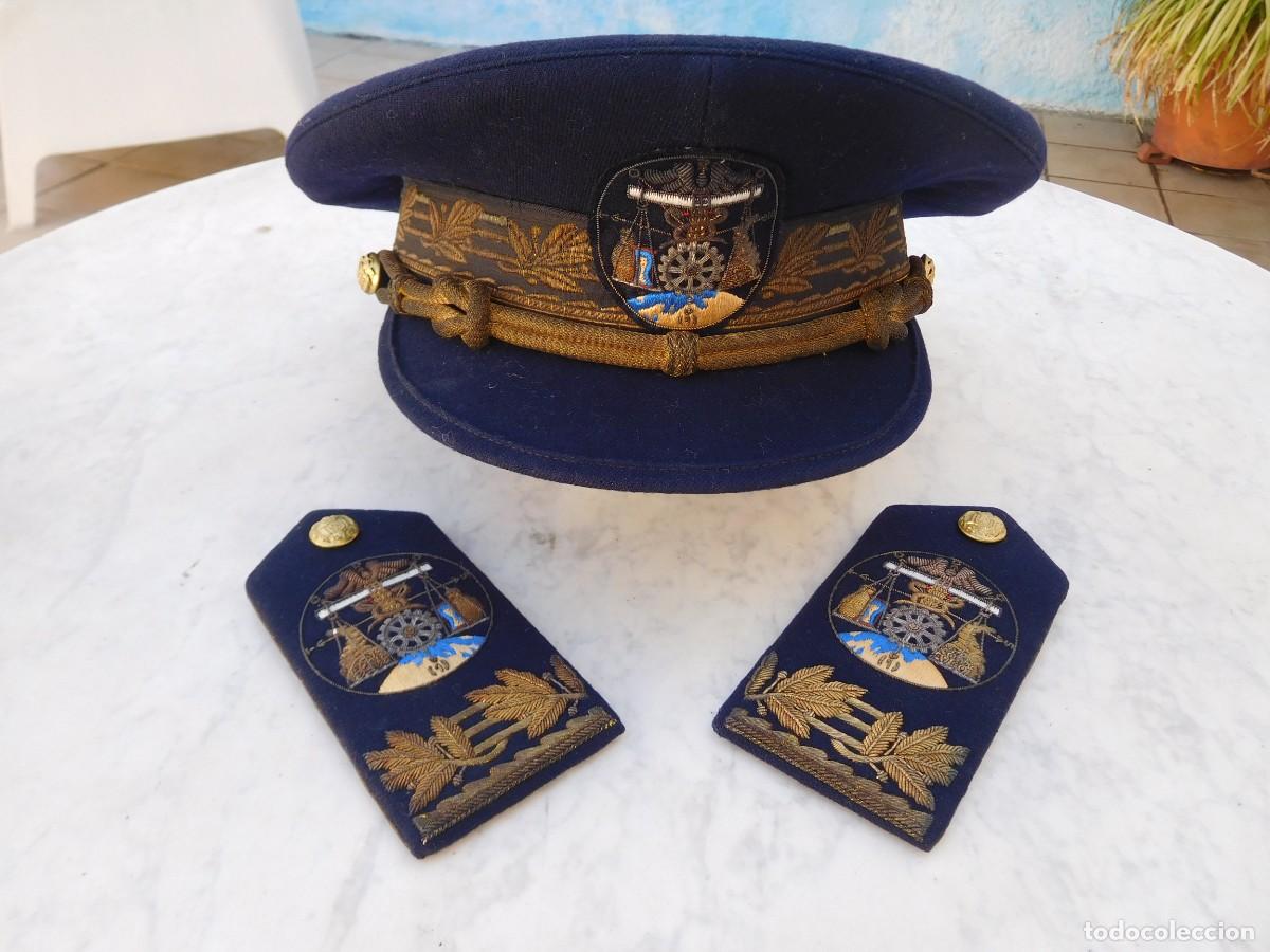 Militaria: Rarisimo conjunto de gorra y hombreras de actuario del estado