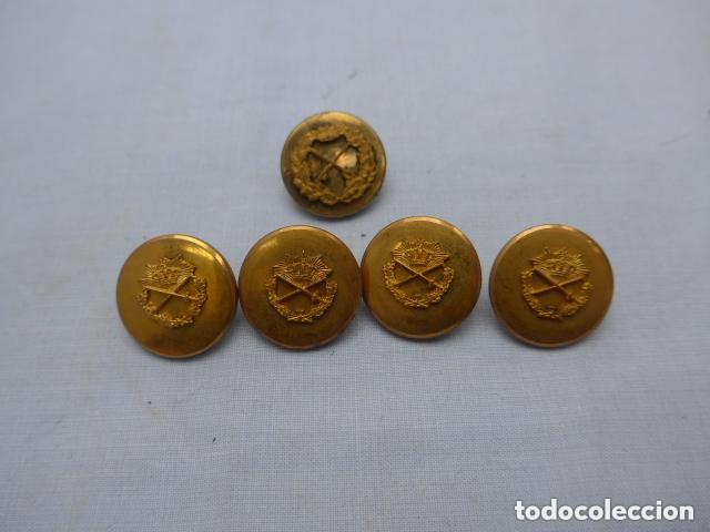 Militaria: Lote 5 antiguos botones originales de general de Alfonso XIII y uno de Franco.