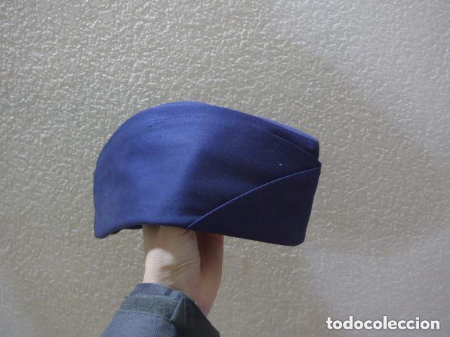 Militaria: Antiguo gorrillo espa&ntilde;ol azul a identificar.