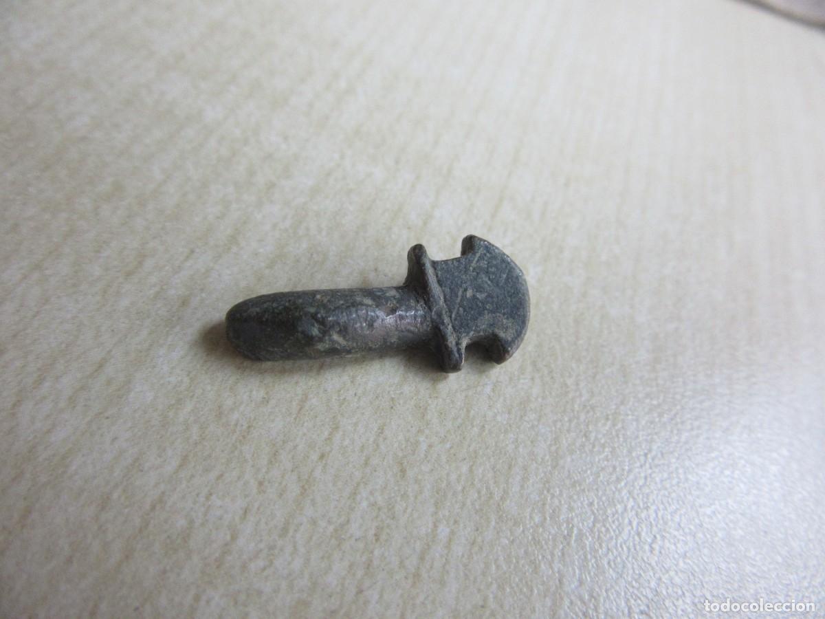 Militaria: Aguja de hebilla Visigoda Bronce Longitud 2 cm
