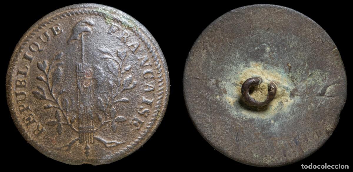 Militaria: Button Republique Francaise - 25 mm.