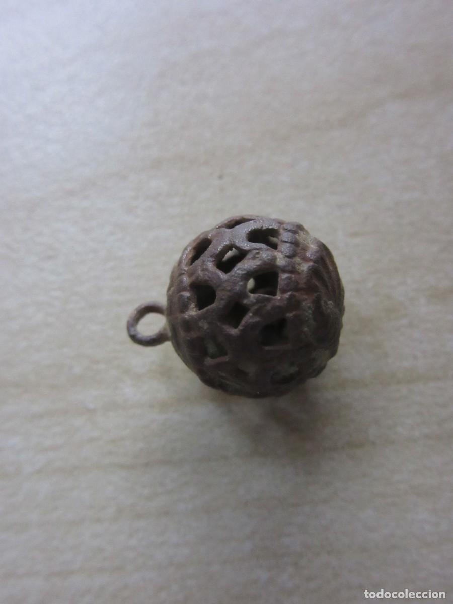 Militaria: Curioso bot&oacute;n con concha Di&aacute;metro 1cm S XVIII-XIX