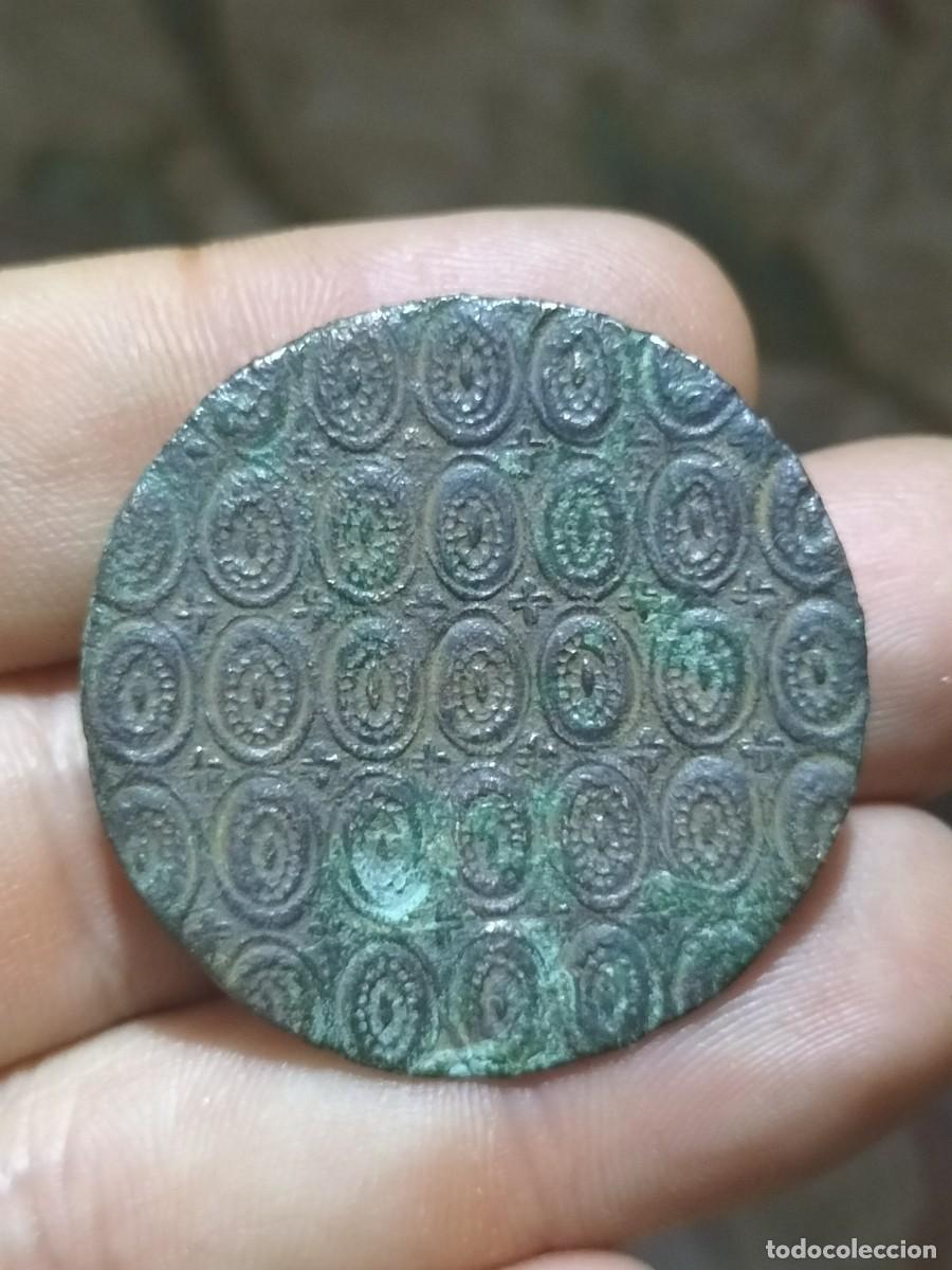 Militaria: Gran boton antiguo en bronce con simbolos