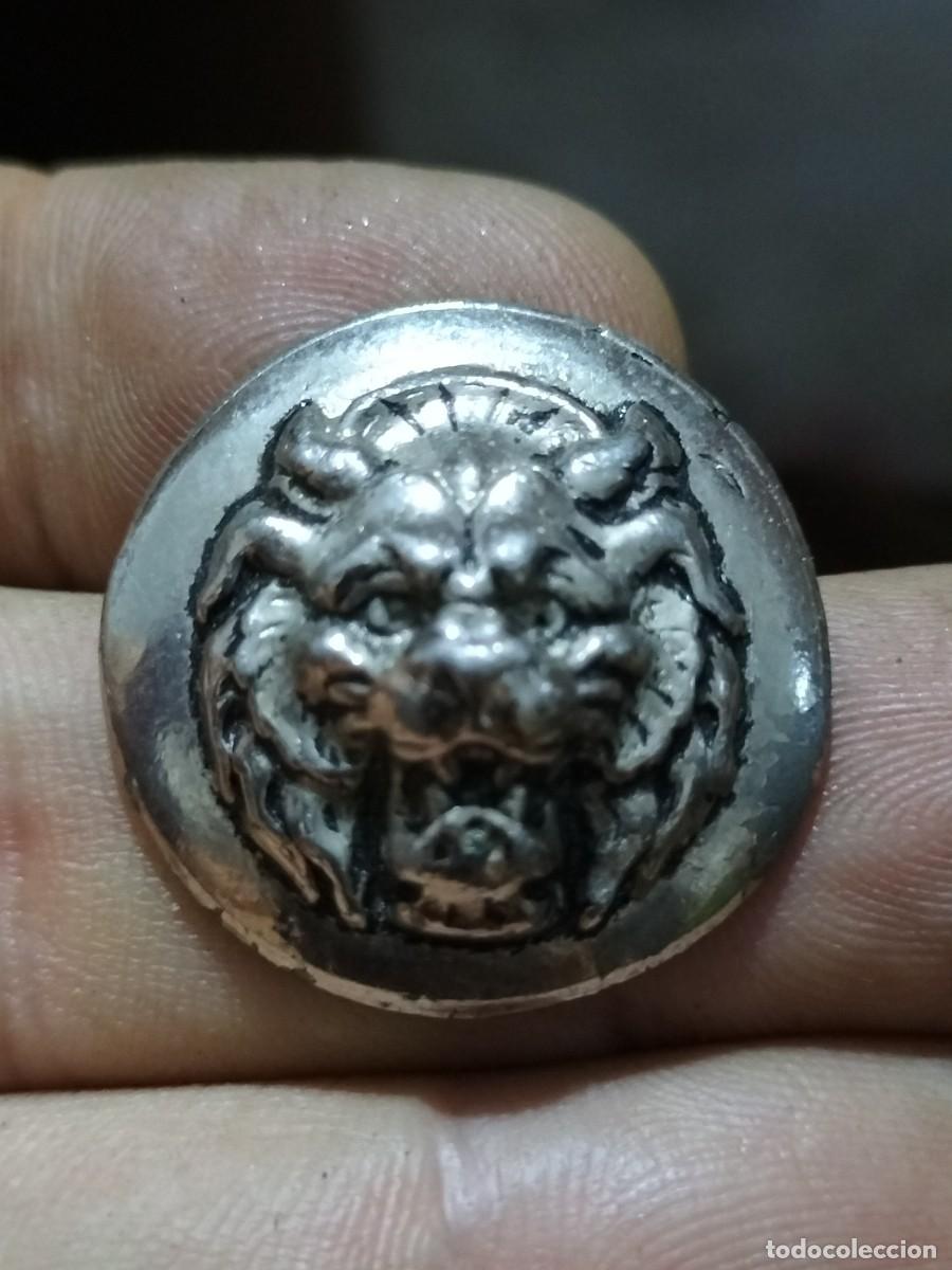 Militaria: Boton militar de traje de gala Principios de S XX 25 mm peltre