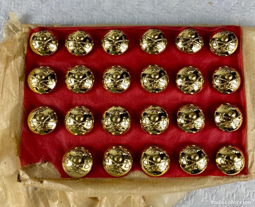 Militaria: CUERPO DE BOMBEROS dorado &iquest;? lote de 23 botones de 16mm Siglo XIX 56