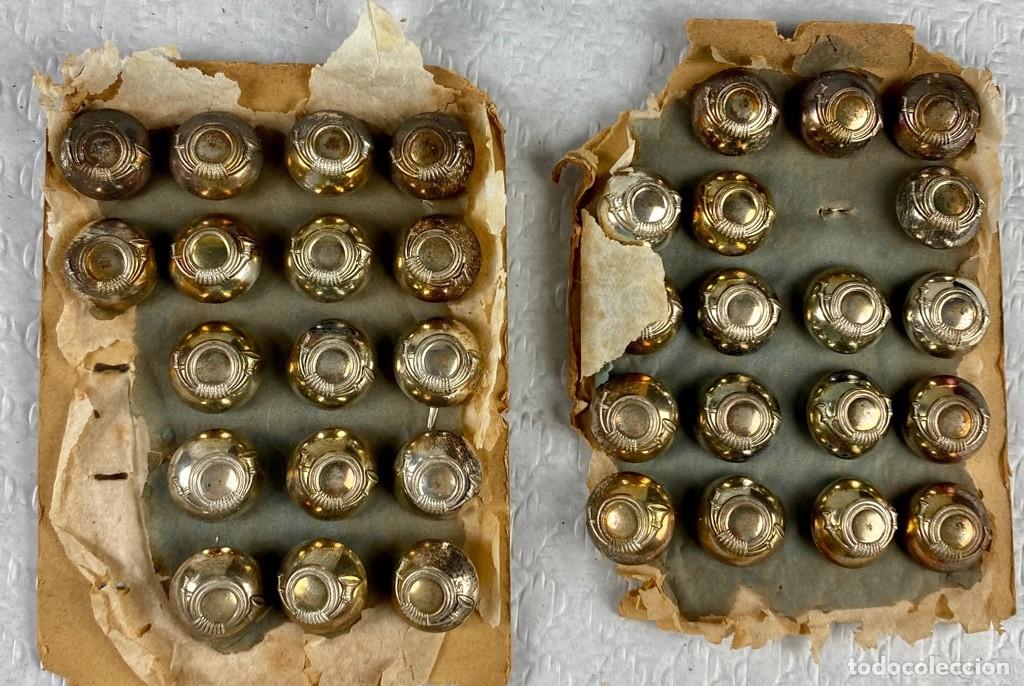 Militaria: CABALLER&Iacute;A LIGERA 1825 con ba&ntilde;o de plata lote de 35 botones de 15mm Siglo XIX 58