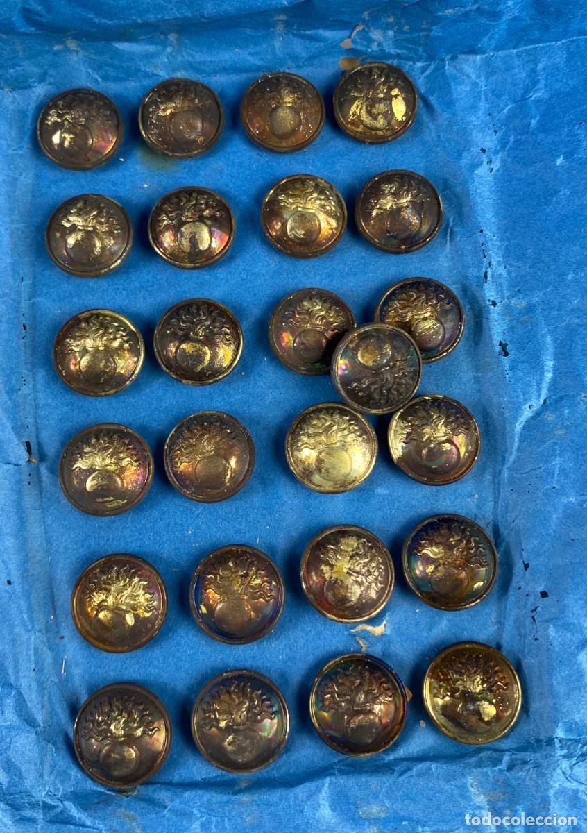 Militaria: ARTILLER&Iacute;A 1825 con ba&ntilde;o de plata lote de 25 botones de 15mm Siglo XIX 60
