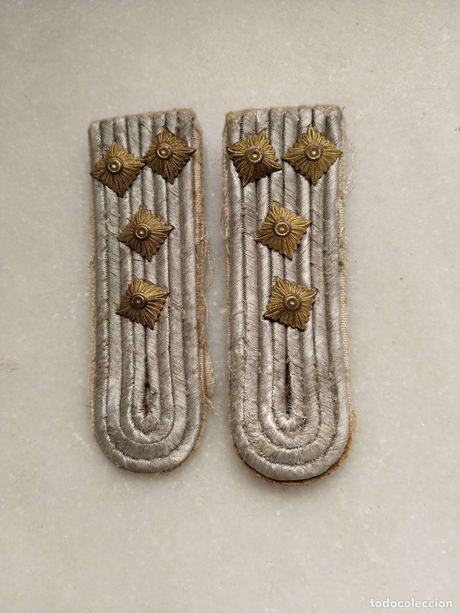 Militaria: HOMBRERAS EJ&Eacute;RCITO ALEM&Aacute;N/POLICIA NVA/DDR ALEMANIA ORIENTAL