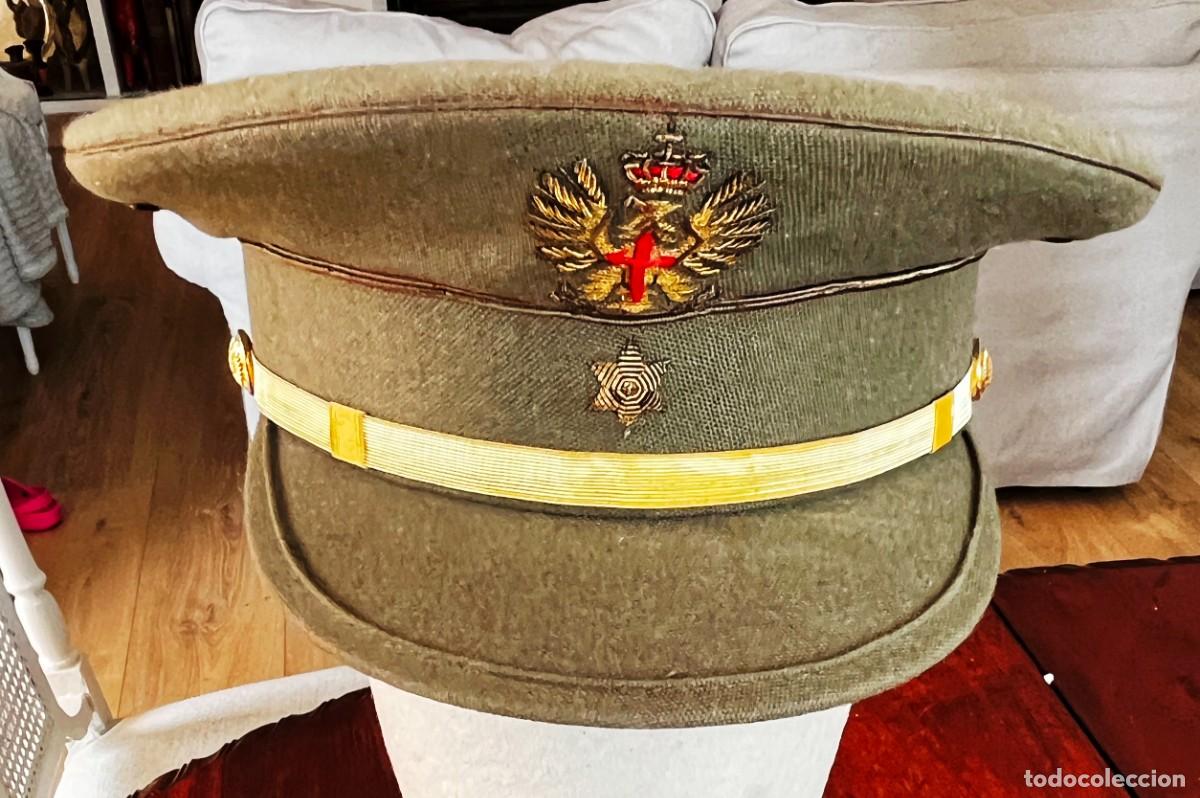 Militaria: Gorra de plato Ejercito espa&ntilde;ol Alf&eacute;rez con escudo y estrella de 6 puntas. buen estado. . Mide el pe