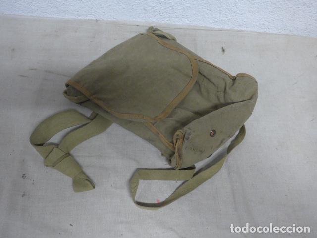 Militaria: Antiguo macuto o bolsa militar a identificar, seguramente de mascara de gas ?