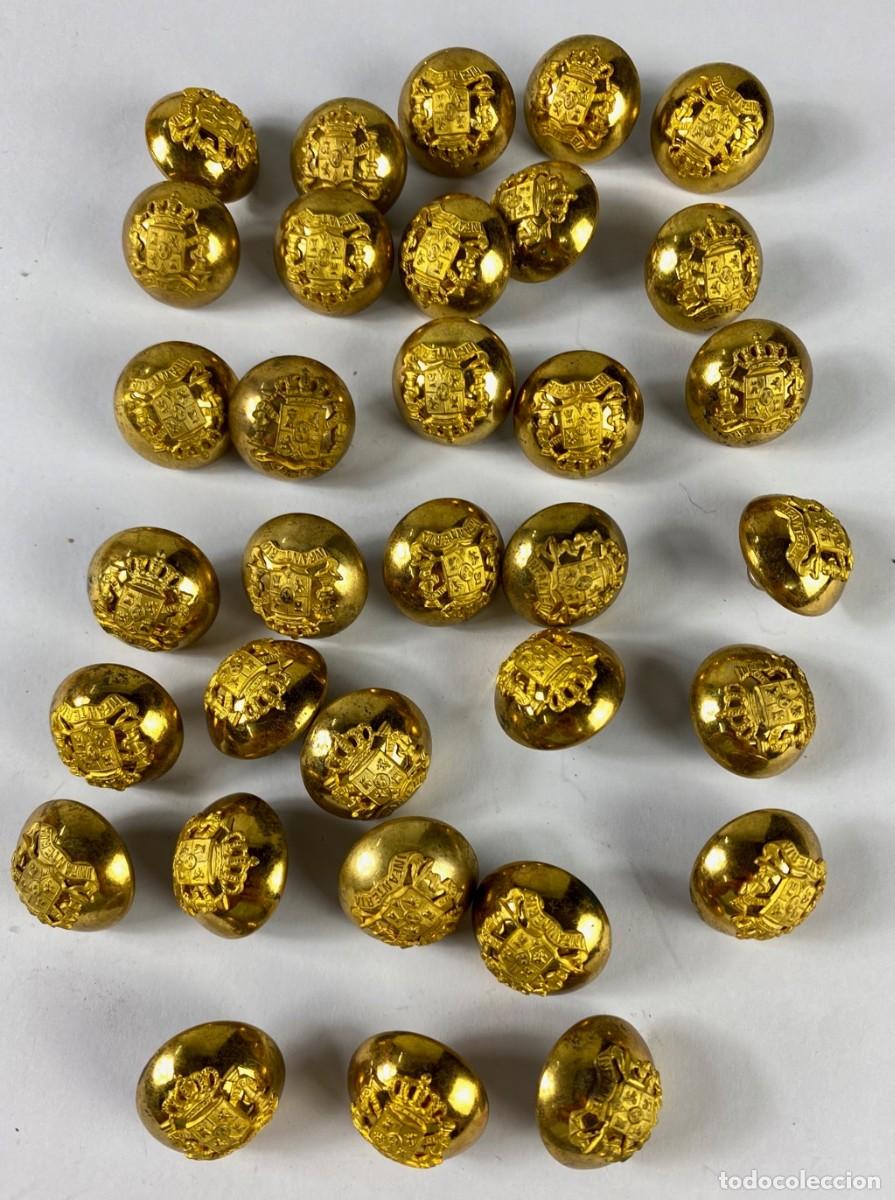 Militaria: INFANTER&Iacute;A sobredorados 2 piezas esf&eacute;ricos lote de 33 botones de 21mm Siglo XIX 71