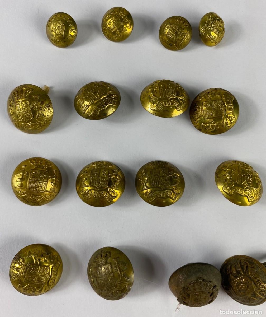 Militaria: INFANTER&Iacute;A sobredorados 1 piezaa lote de 16 botones surtidos Siglo XIX 72