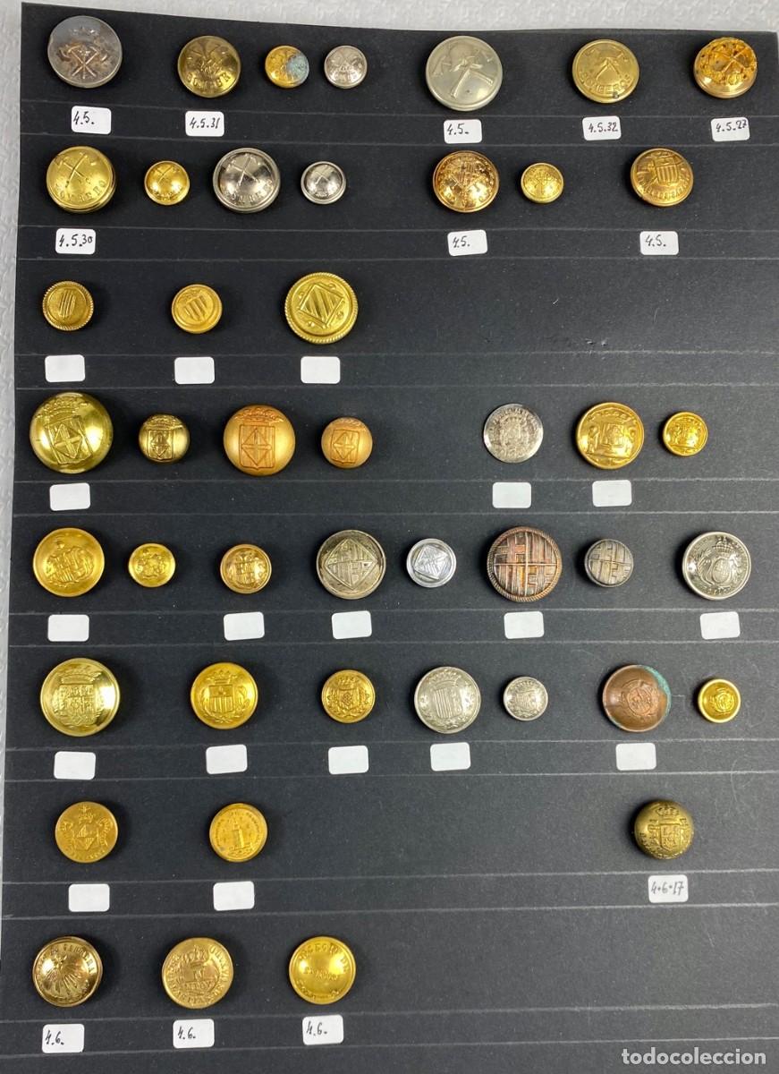 Militaria: BANDEJA de botones surtidos con 45 botones diferentes 4