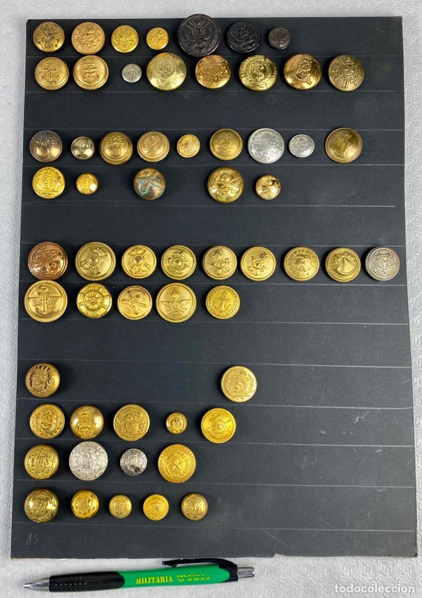 Militaria: BANDEJA de botones surtidos con 59 botones diferentes 10