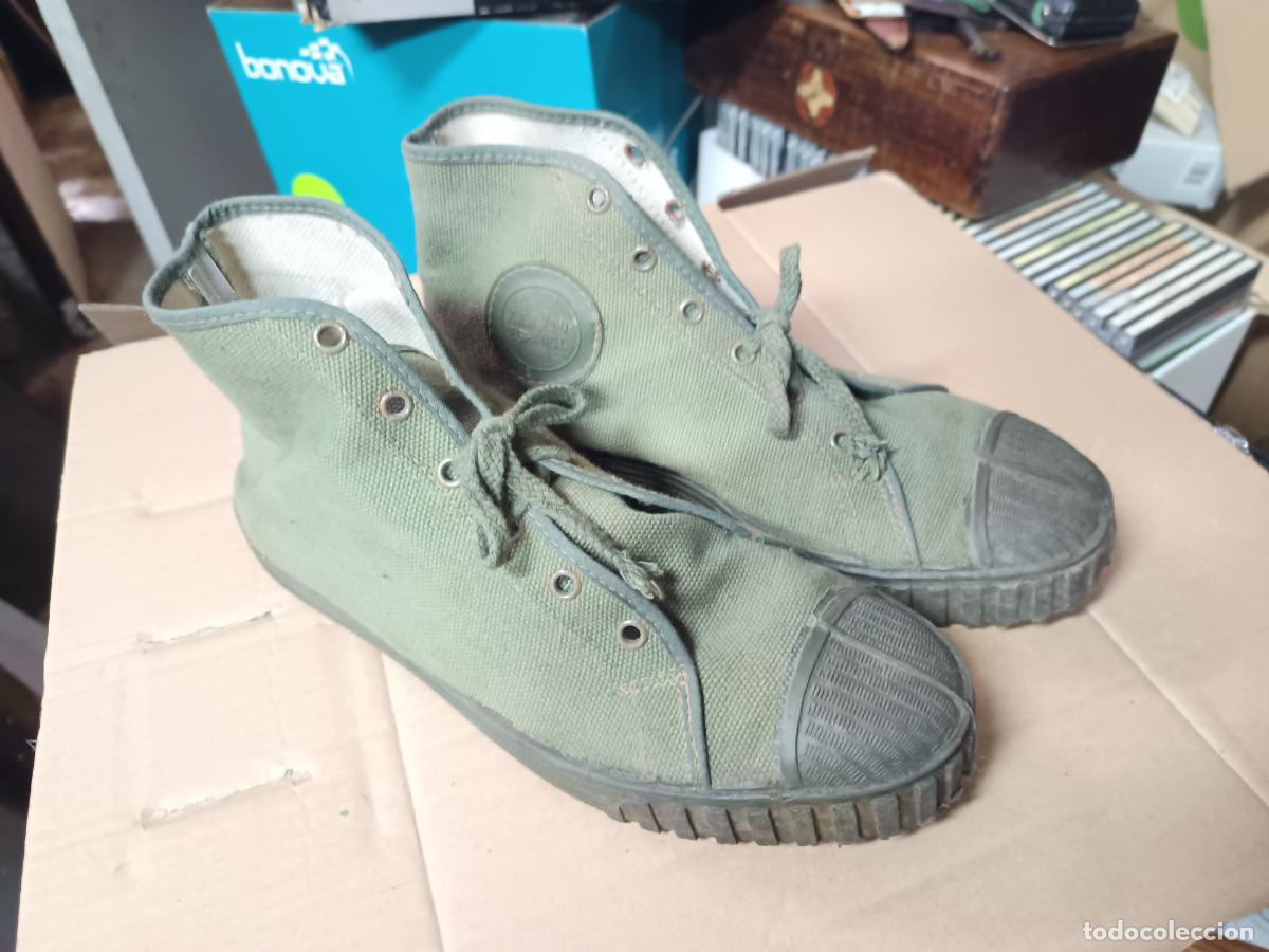 Militaria: ANTIGUAS ZAPATILLAS DEPORTIVAS DEL EJERCITO ESPA&Ntilde;OL VERDES, LOS TRES MOSQUETEROS, N&ordm; 42, A&Ntilde;OS 60-70